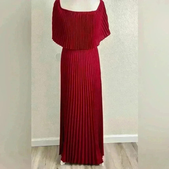 Chicwish Dancing Till Dawn Off-Shoulder Pleated Maxi Dress In Wine Size XS/S - Picture 6 of 14